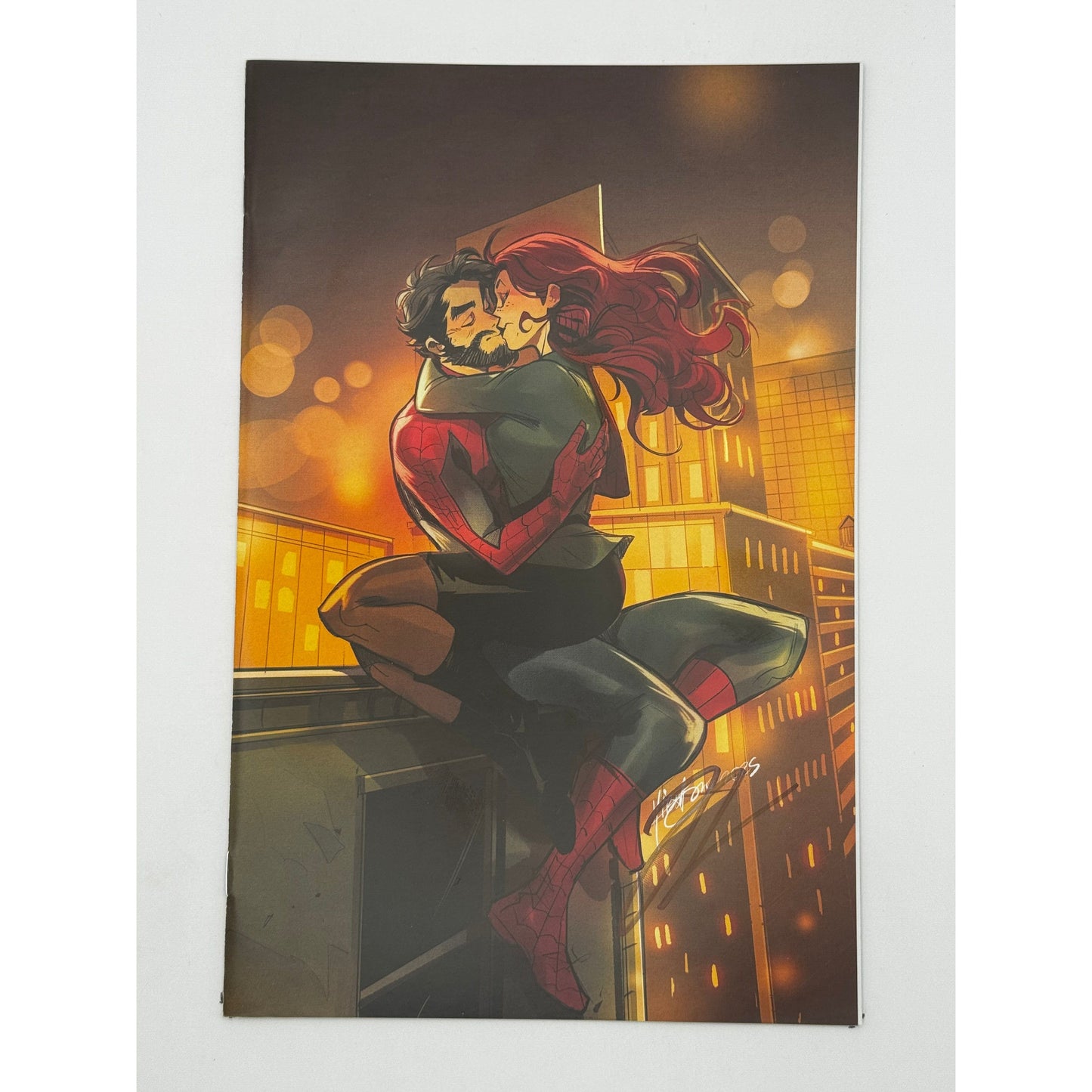 [Signed by Hickman] Ultimate Spider-Man #15 Virgin Unknown Comics Andolfo Exclusive Var [INST]