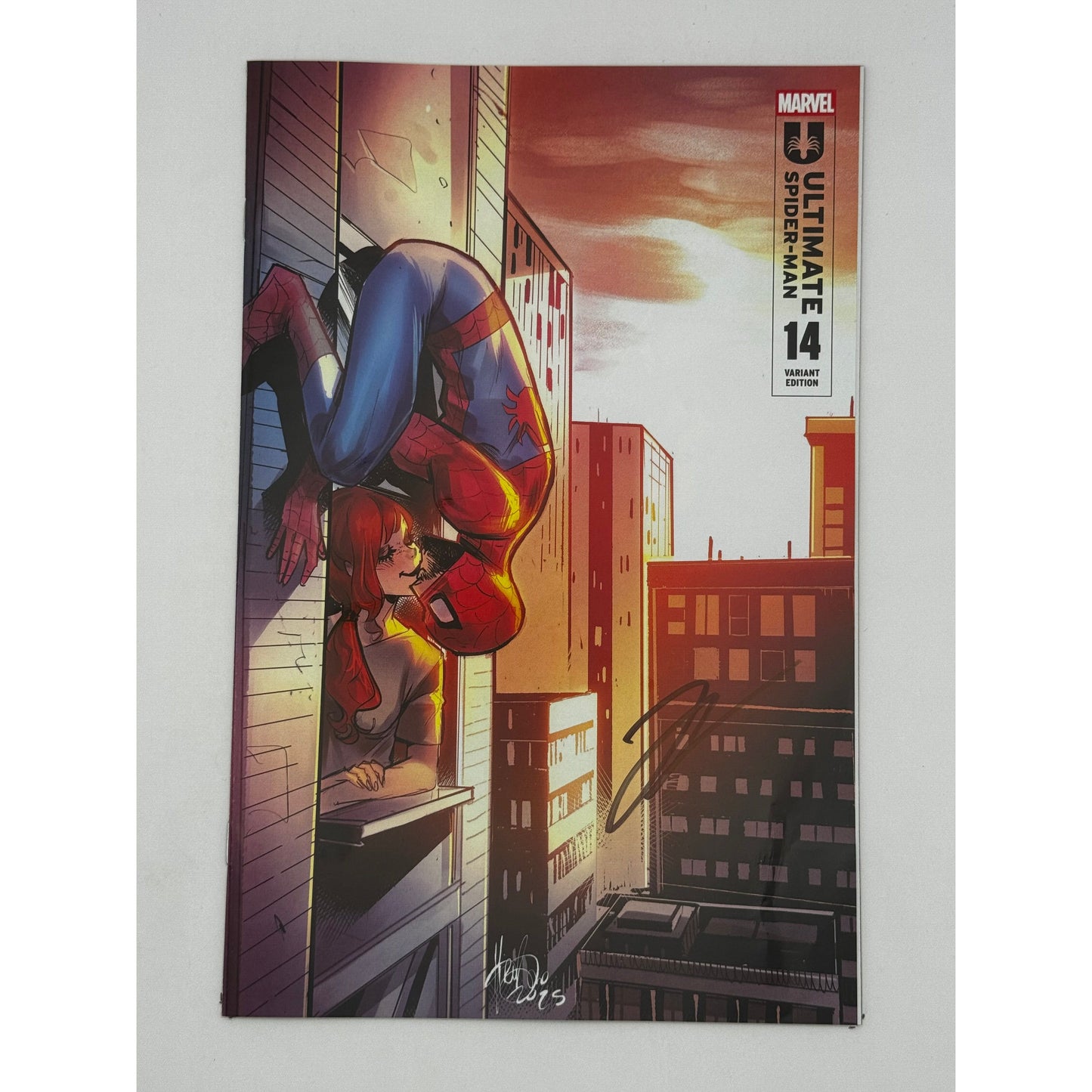 [Signed by Hickman] Ultimate Spider-Man #14 Unknown Comics Andolfo Exclusive Var [INST]