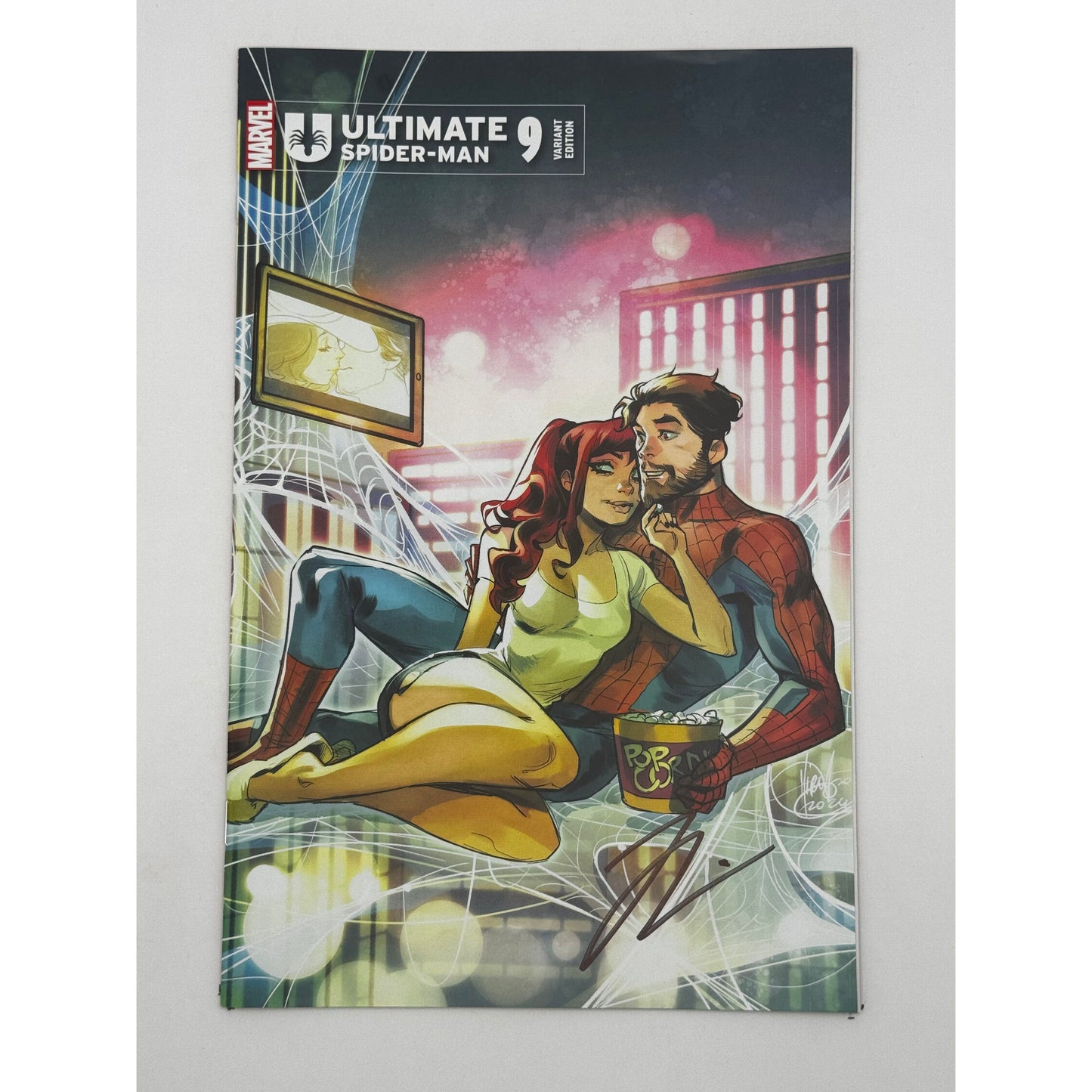 [Signed by Hickman] Ultimate Spider-Man #9 Unknown Comics Andolfo Exclusive Var [INST]