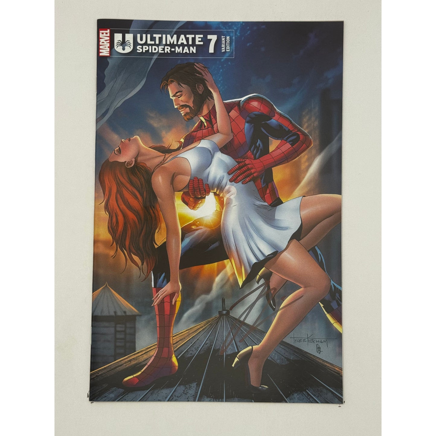 [Signed by Hickman] Ultimate Spider-Man #7 Unknown Comics Kirkham Exclusive Var [INST]